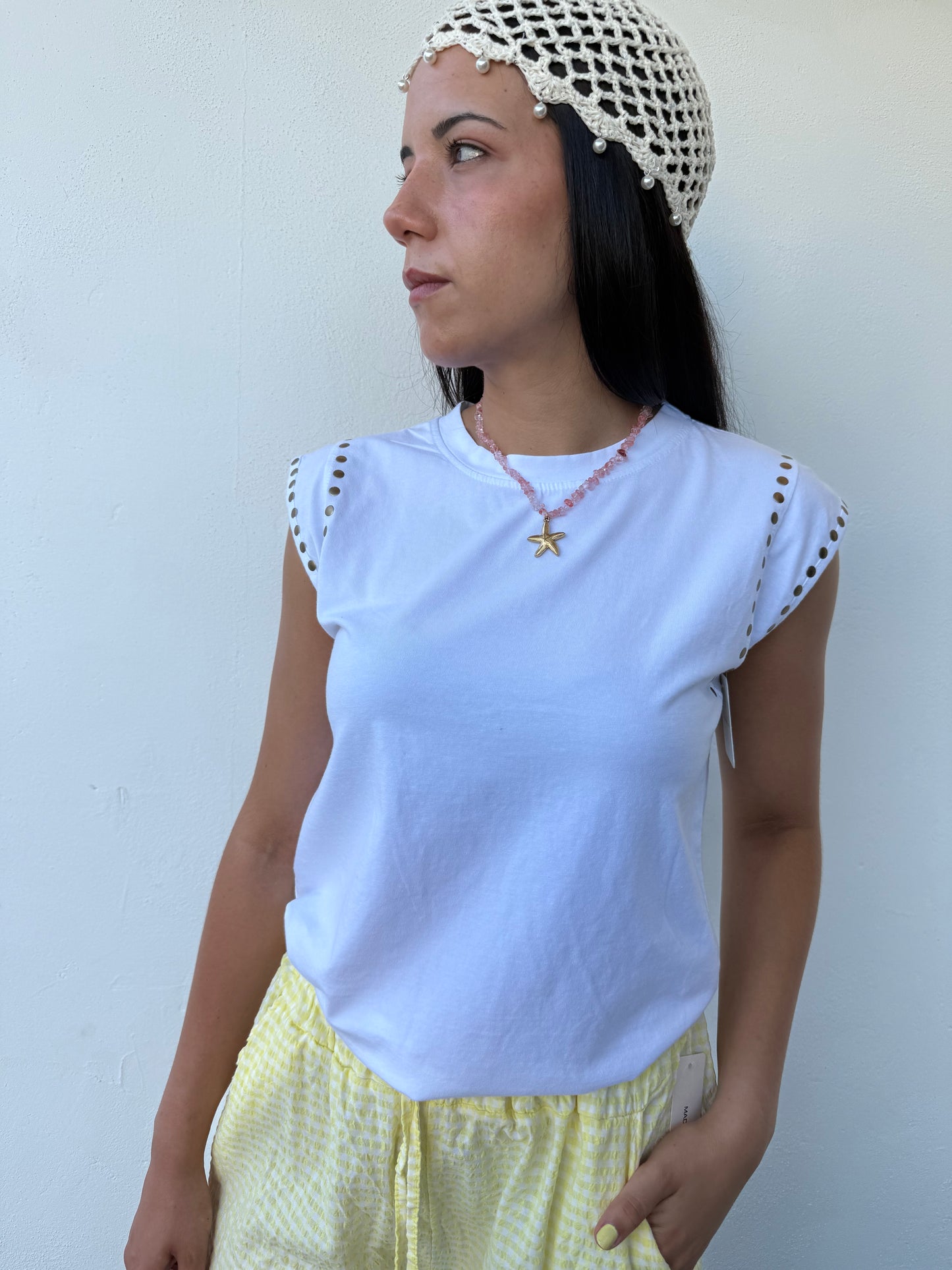 CAMISETA BLANCA TACHUELAS
